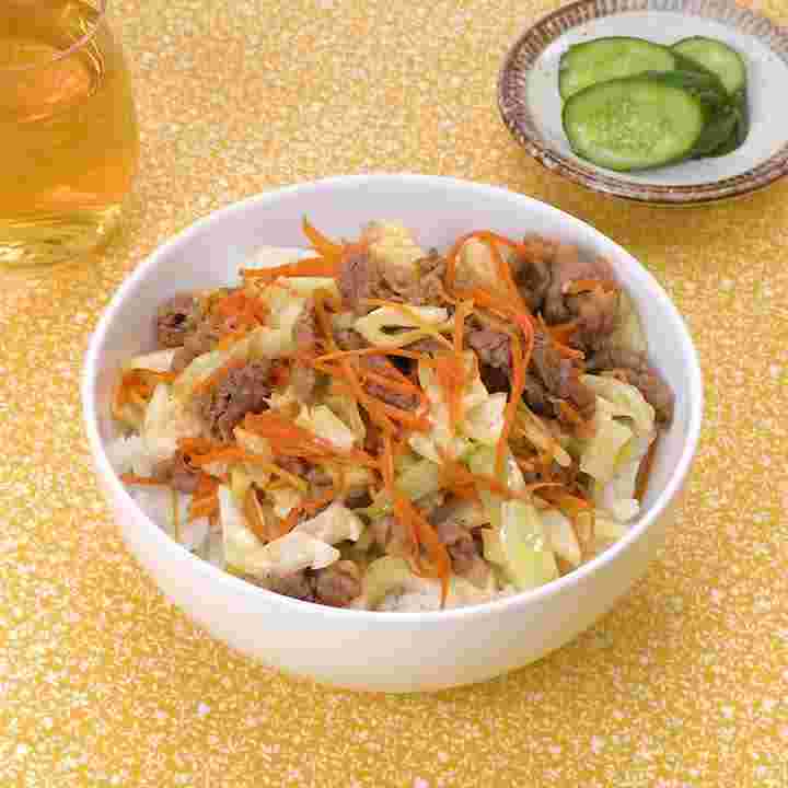 キャベツと牛肉細切れのオイスター丼