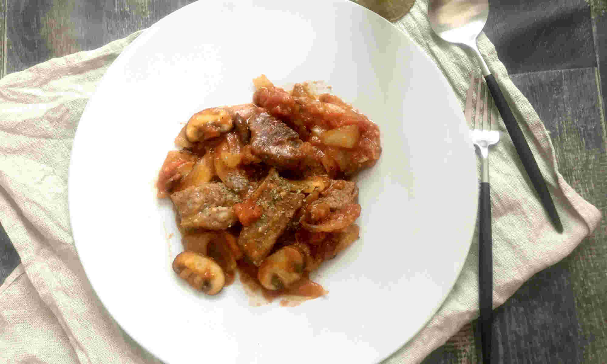牛ヒレ肉の赤ワイン煮