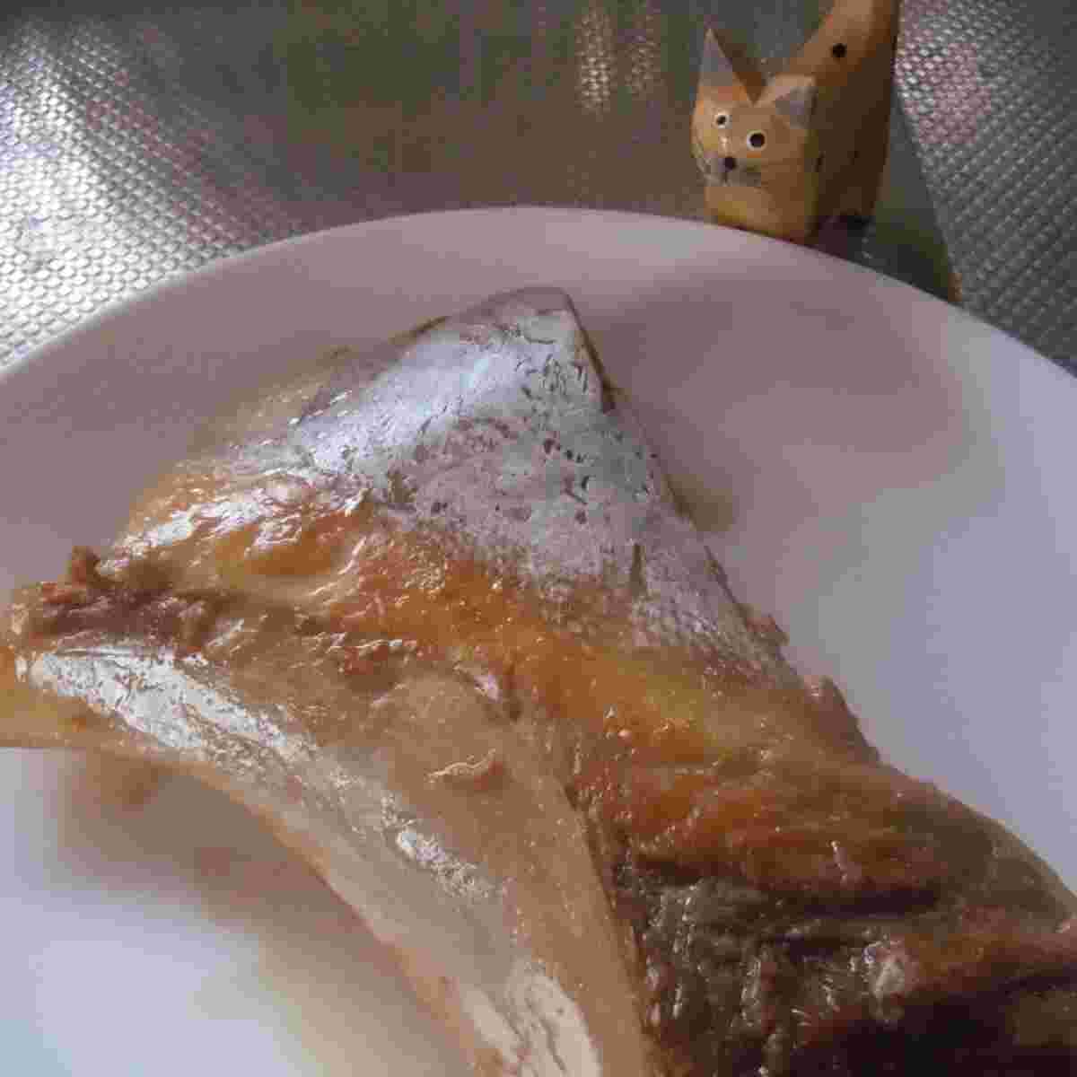 マグロのカマを甘辛く煮付けた煮物