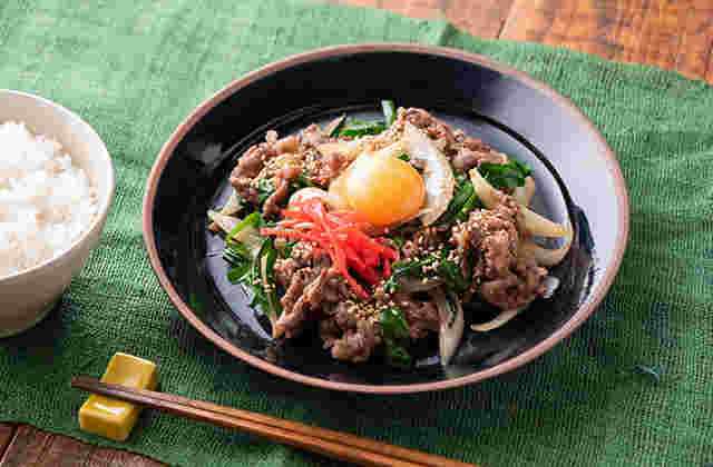 牛肉と新玉ねぎとにらのスタミナ炒め