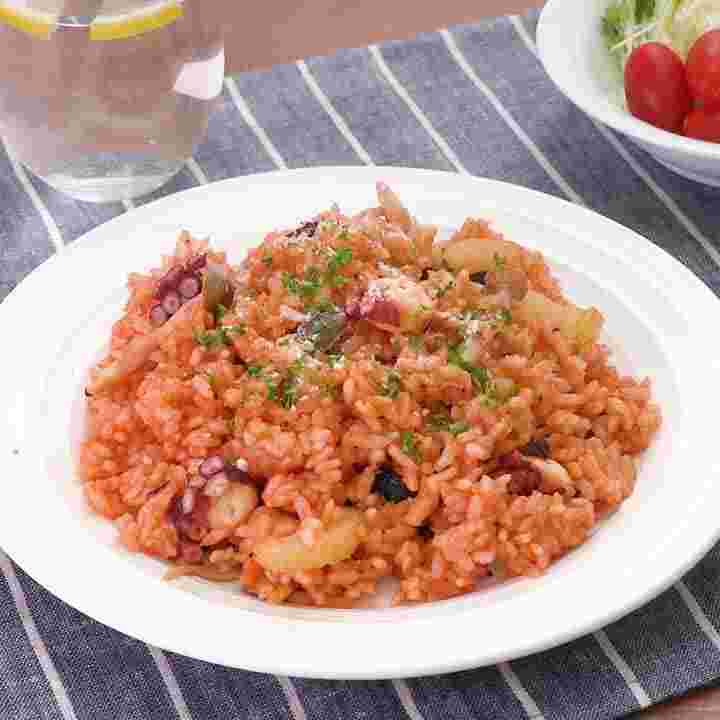 トマトジュースで作るタコとセロリの炊き込みご飯