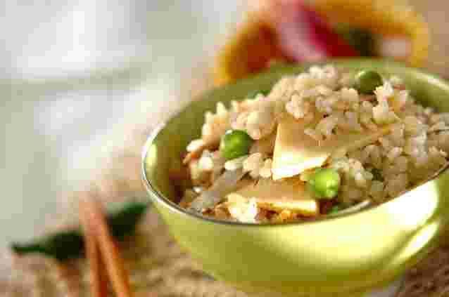 ツナ缶を使った春野菜たっぷり炊き込みご飯