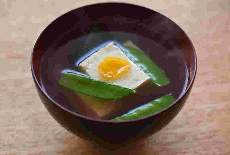 豆腐と絹さやのお吸い物