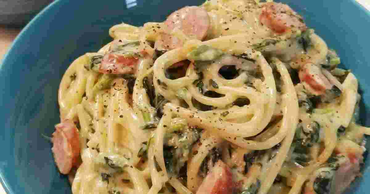 休日のランチにぴったりな15分で作れるほうれん草のクリームパスタ