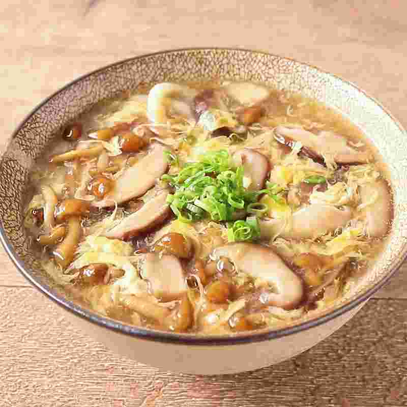 風邪をひいた時に食べたい「なめこと卵のあんかけうどん」