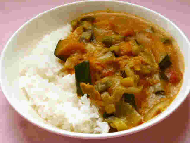 豚肩ロース切り落としを使った夏野菜カレーライス