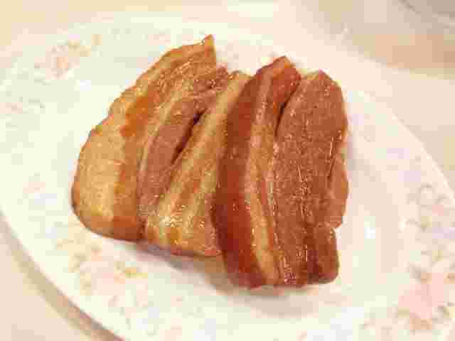 煮込まれたラフテー