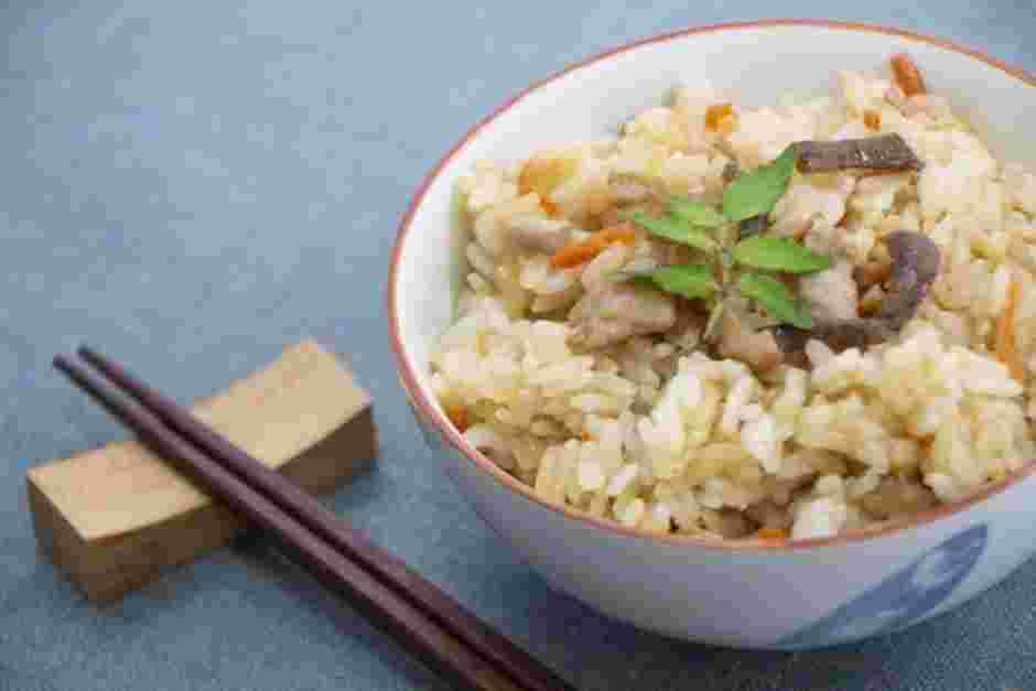 茶碗によそったかやくご飯と箸
