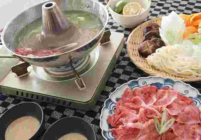 牛もも肉を使用した「牛しゃぶ鍋」