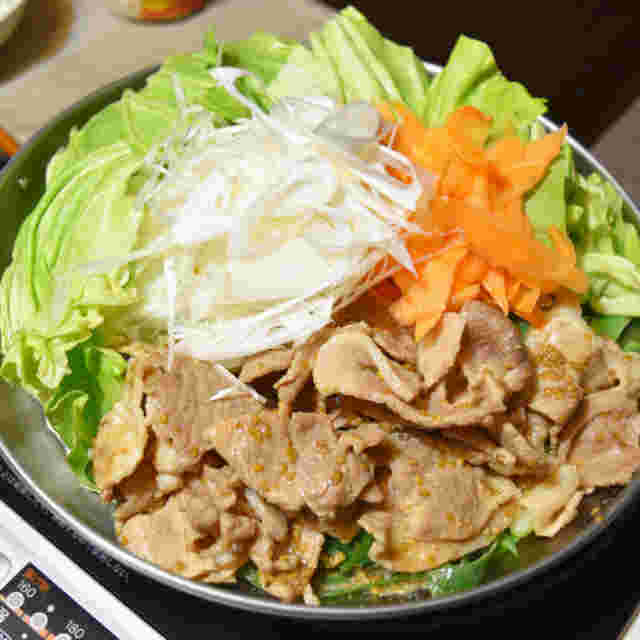 ごま香るキャベツと豚こま肉の味噌鍋