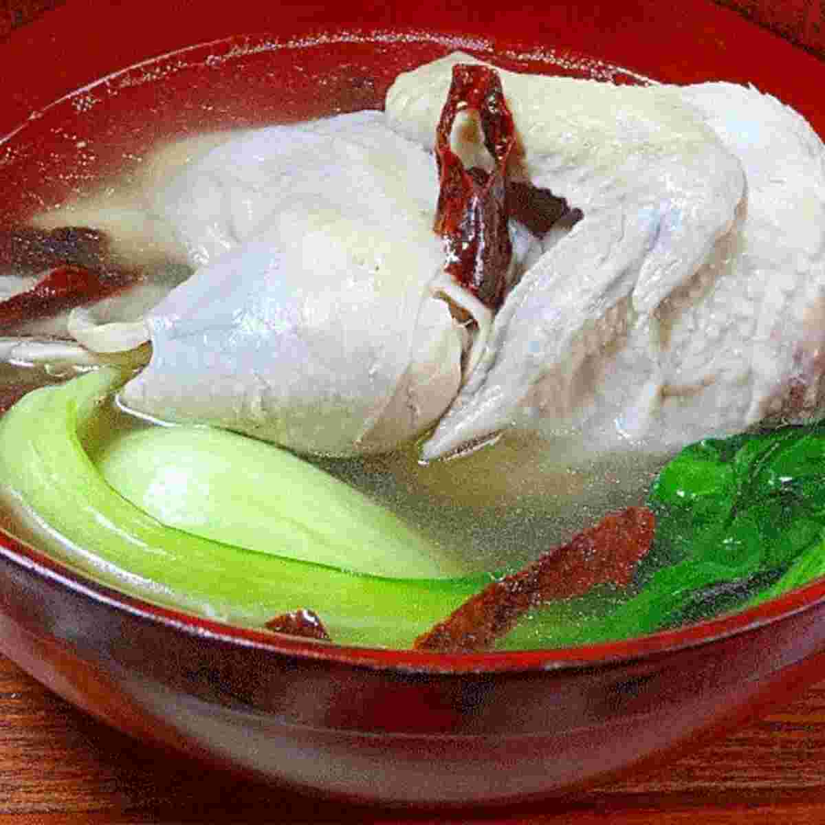 骨付鶏を使用した料理「タッペクスク」