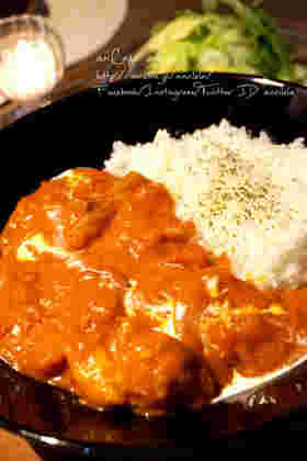 カレーパウダーを使わずに、カレールーと牛乳で作れる簡単バターチキンカレーのレシピです。