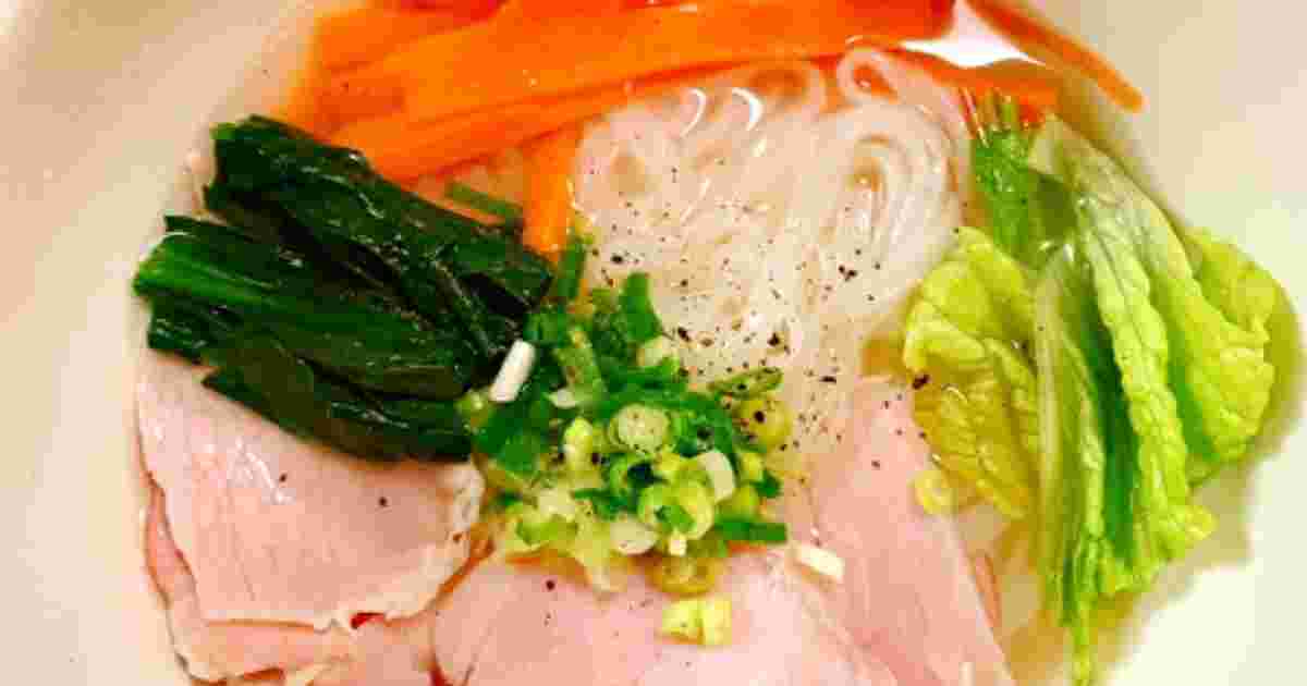 ハムと人参を使ったチキンスープ