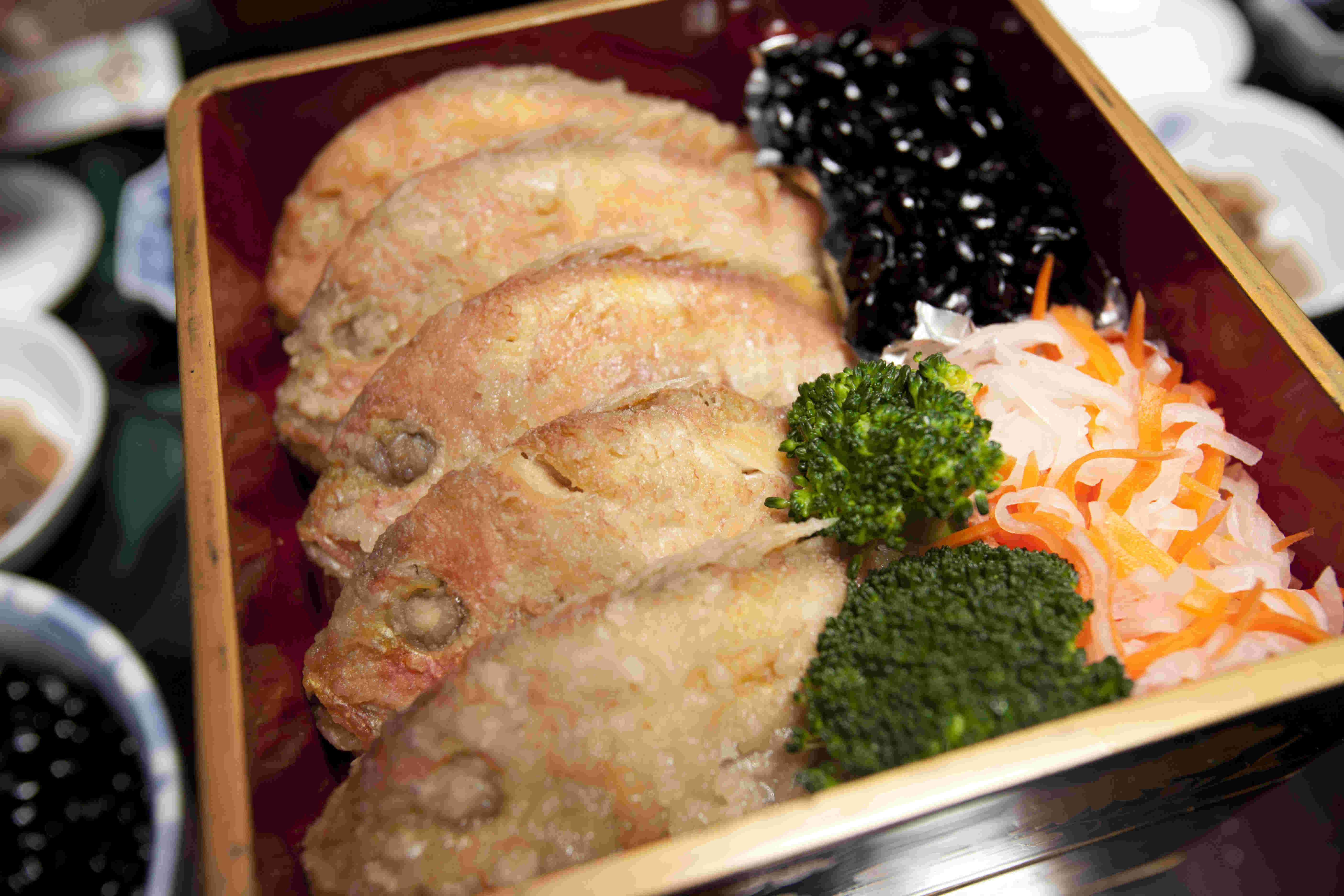 香ばしく焼き上げたおせち料理の連子鯛