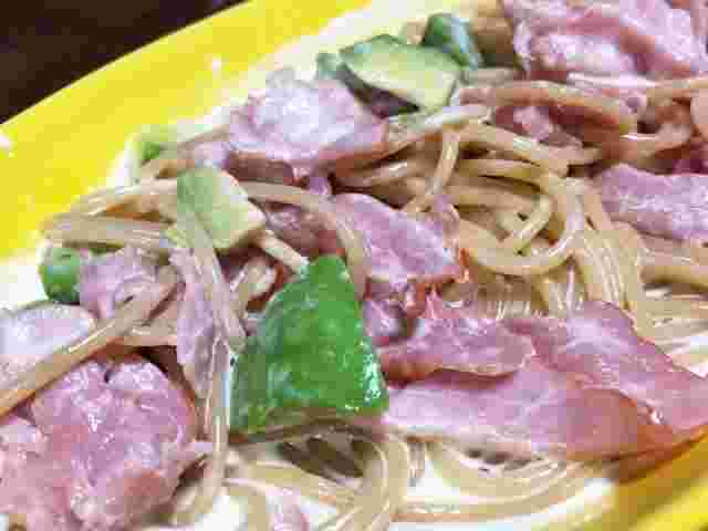 生ハムのクリームアボカドパスタ