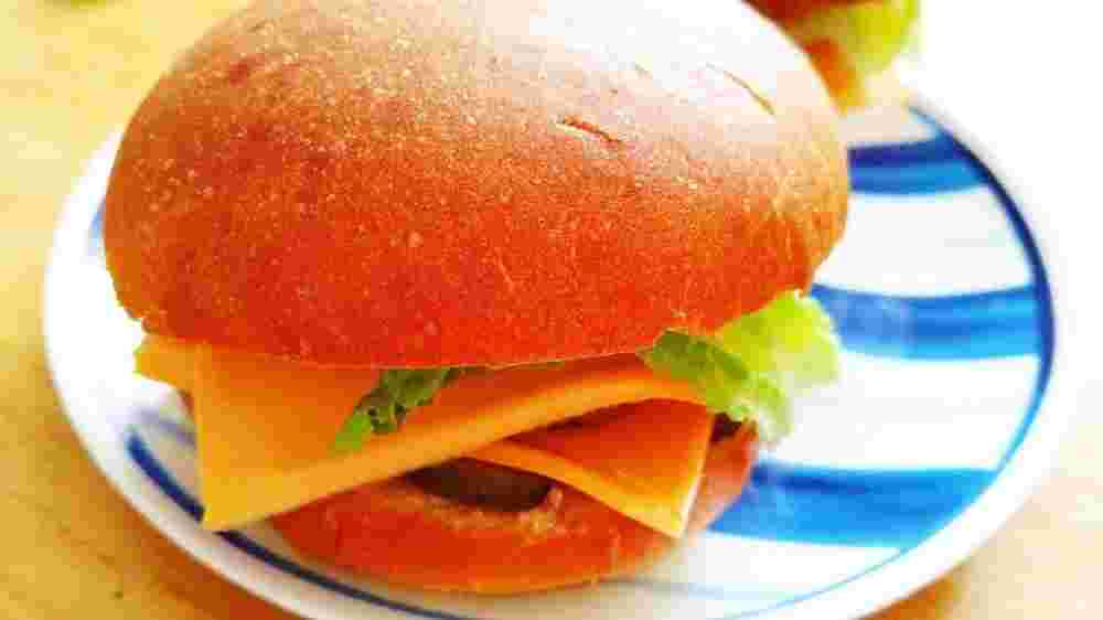 冷凍ハンバーグでダブルチーズバーガー