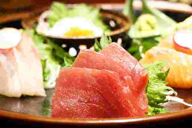 居酒屋メニューの定番である刺盛り