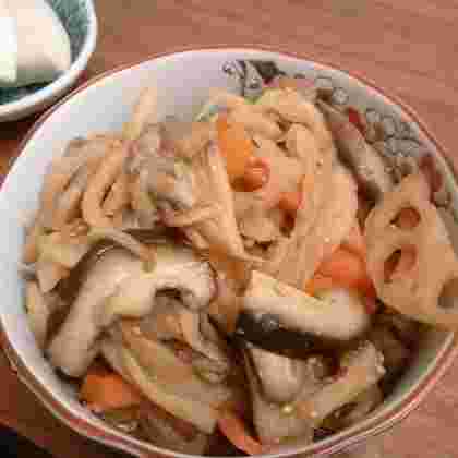 つきこんにゃくを使った煮物の画像