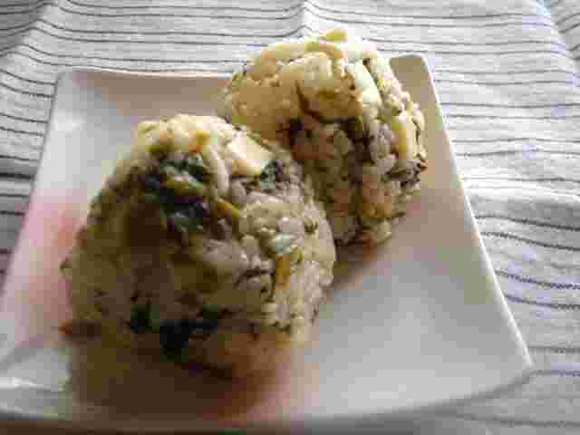 辛子高菜とチーズのおにぎり