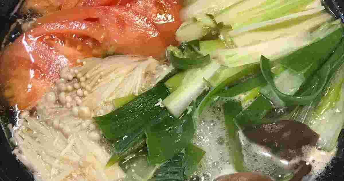 洋風コンソメ味の鶏手羽元鍋
