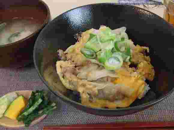 餃子とろとろたまご丼