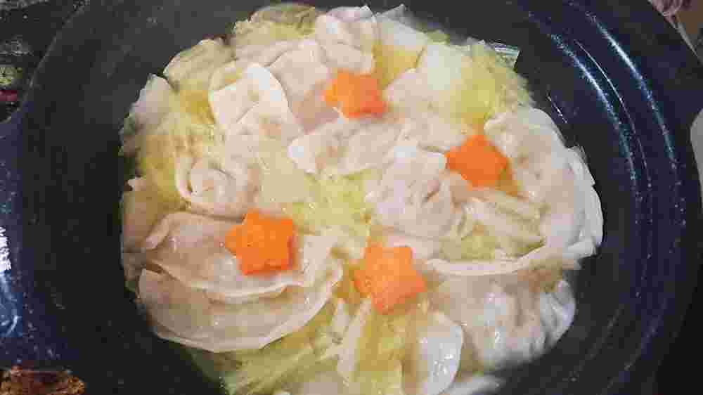 冷凍ギョーザで簡単＆時短の白菜鍋