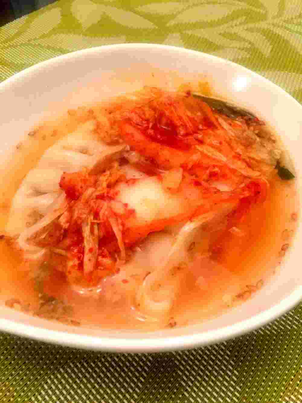 超即席！レンジで冷凍餃子のキムチスープ