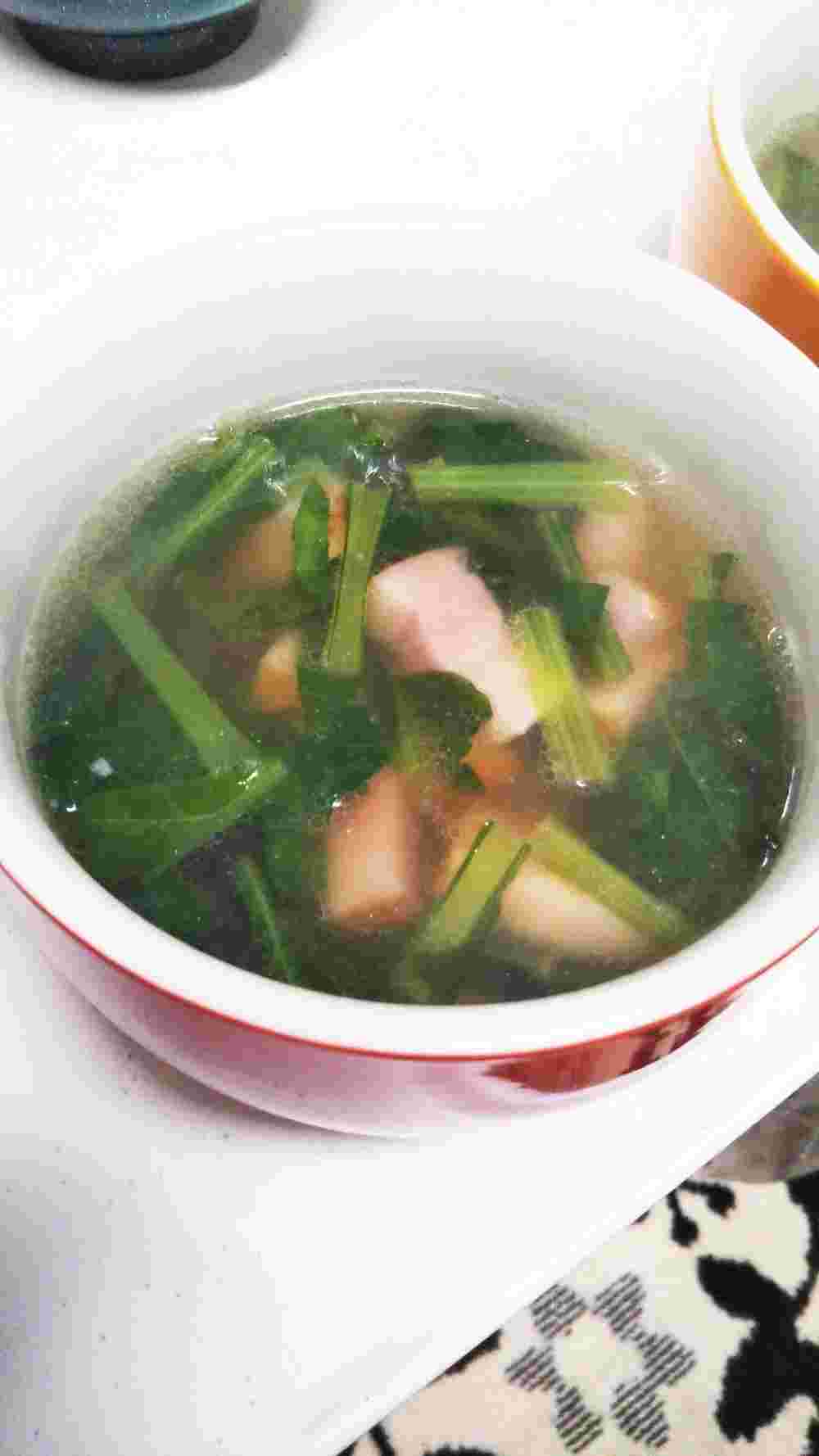 小松菜とベーコンの中華スープ