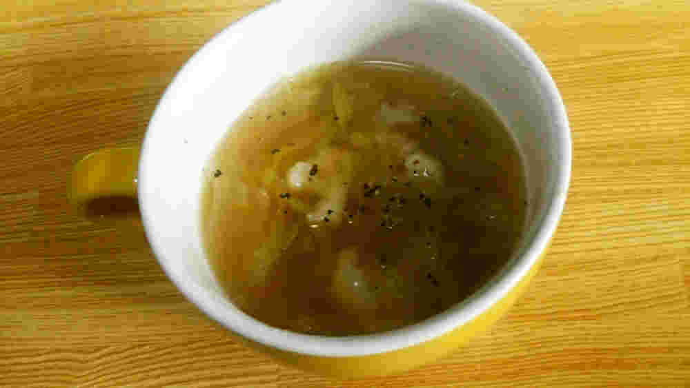 カリフラワーとレタスのスープ