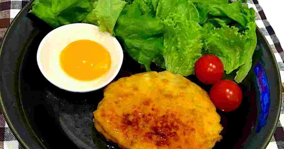 鶏ひき肉と豆腐とレンコン入り月見つくねバーグ