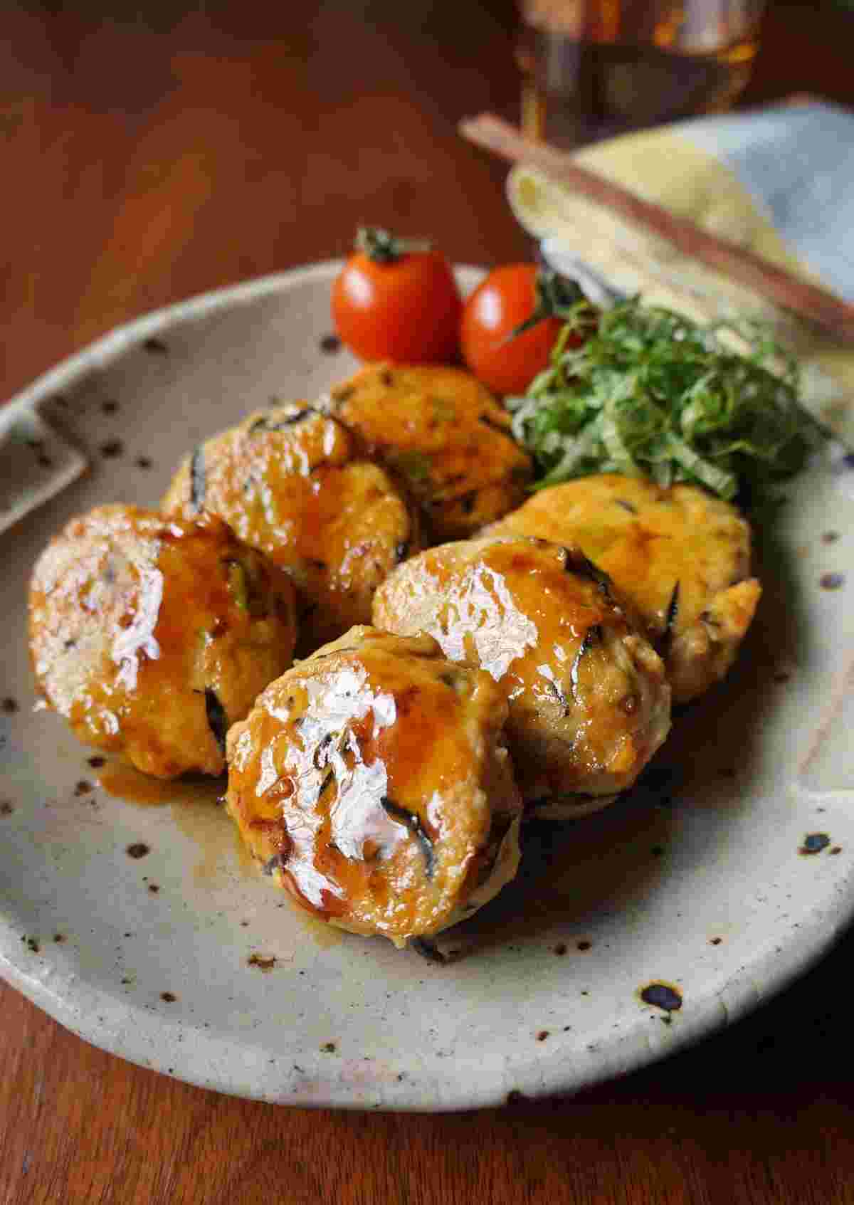 ひじきと豆腐入り鶏ひき肉の照り焼きバーグ