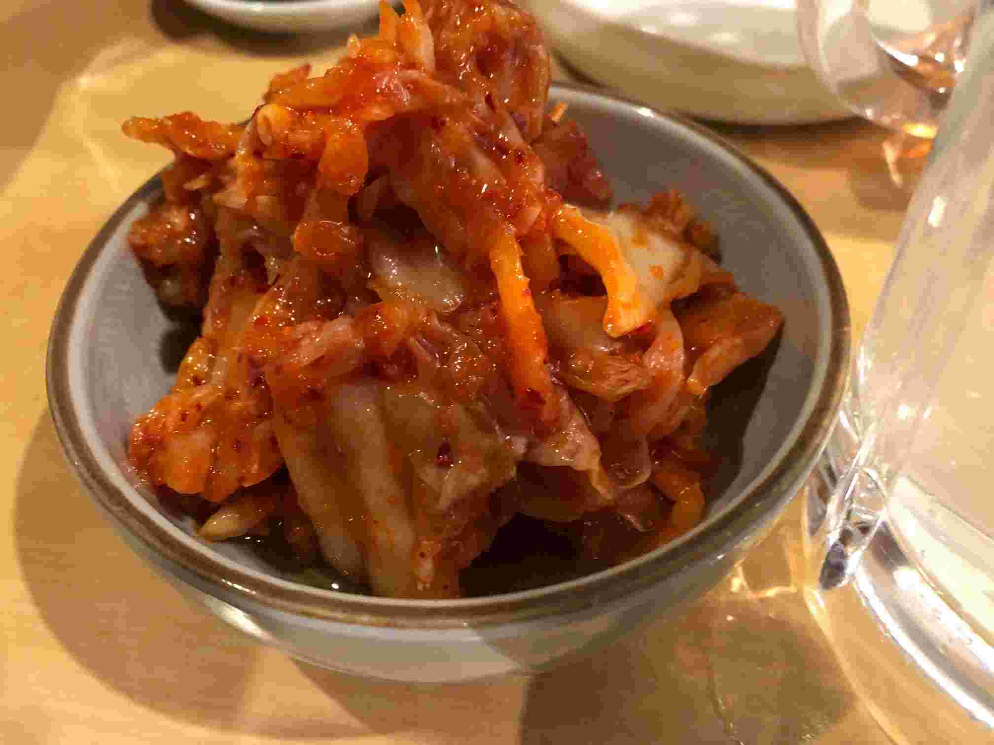月島の居酒屋魚仁のキムチ