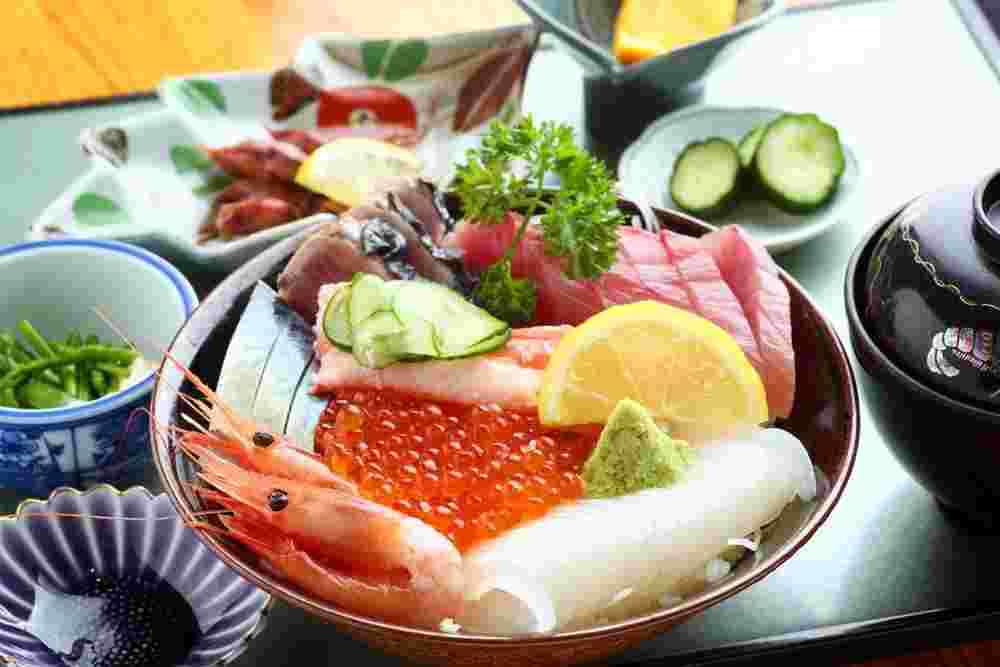 福井にある旅籠おけやの海鮮丼セット