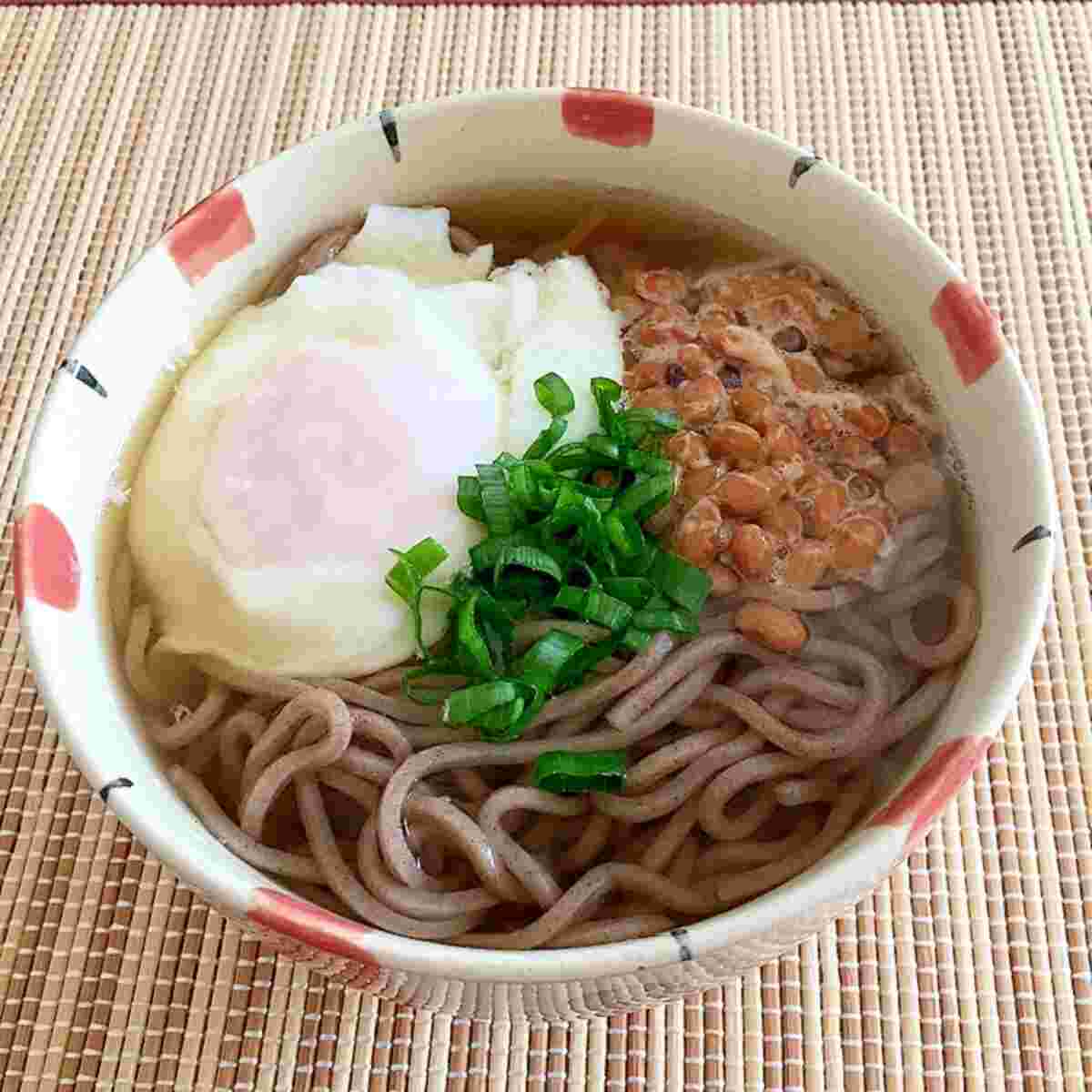 温かい月見納豆そば