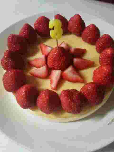 甘さ控えめチーズの誕生日ケーキ