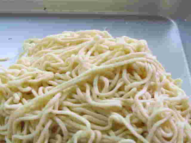 小麦粉と卵を使った中華麺