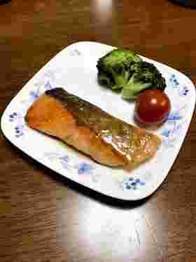 照り焼きソースがかかった鮭