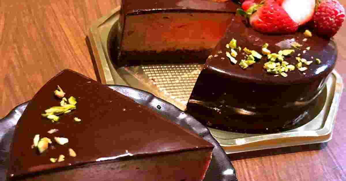 ラズベリーとチョコムースのホールケーキ
