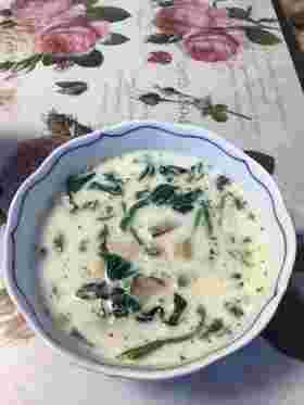 牛乳で作るほうれん草とハムのスープ