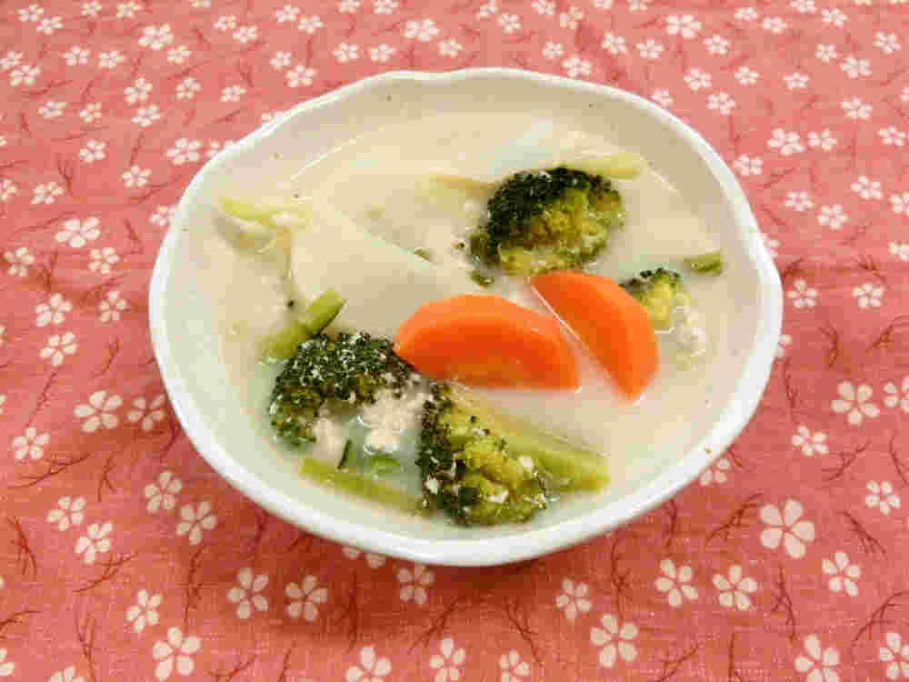 春野菜とツナ缶のミルクスープ