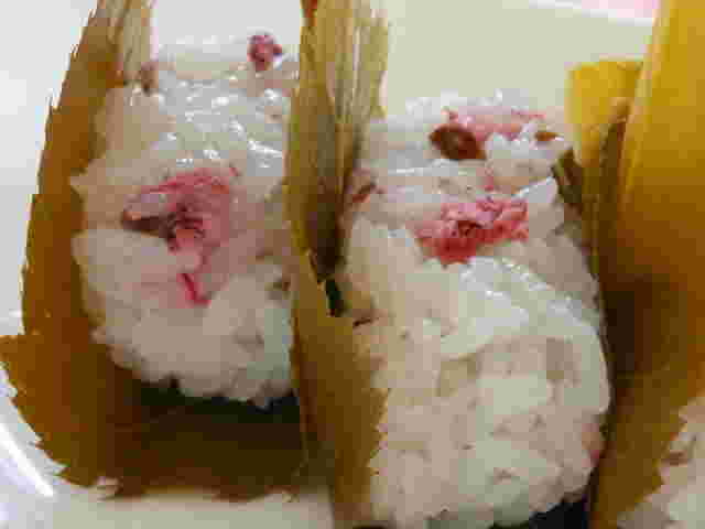 桜の塩むすび