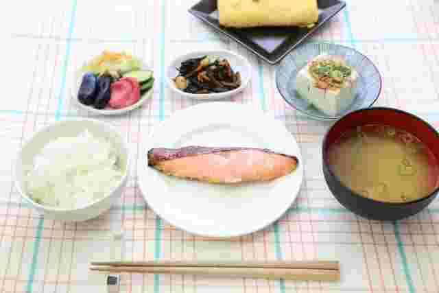鮭をメインにした和定食