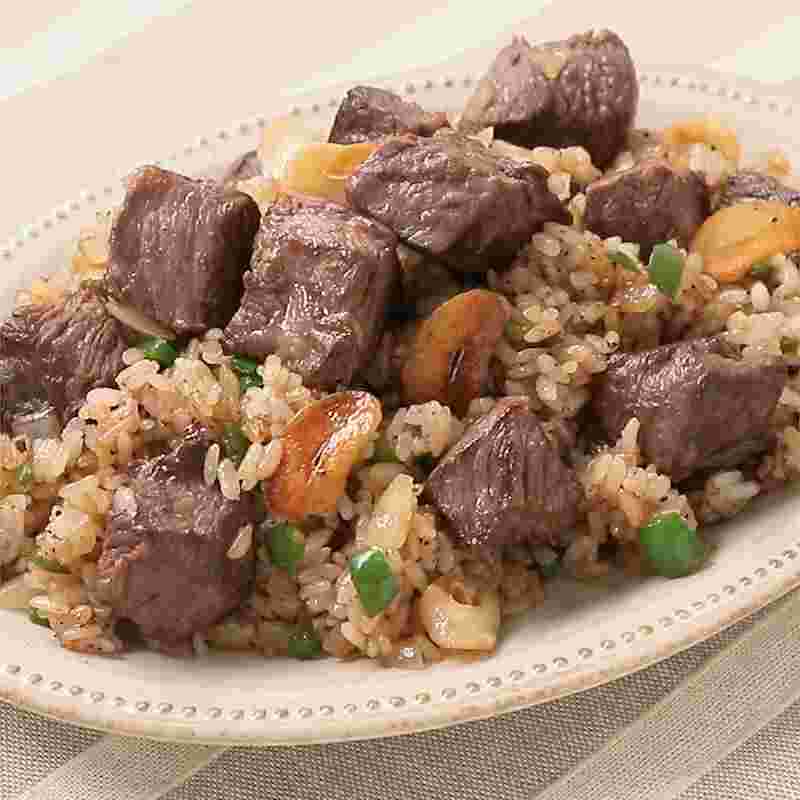 牛カレー用肉を使ったガーリックステーキチャーハン