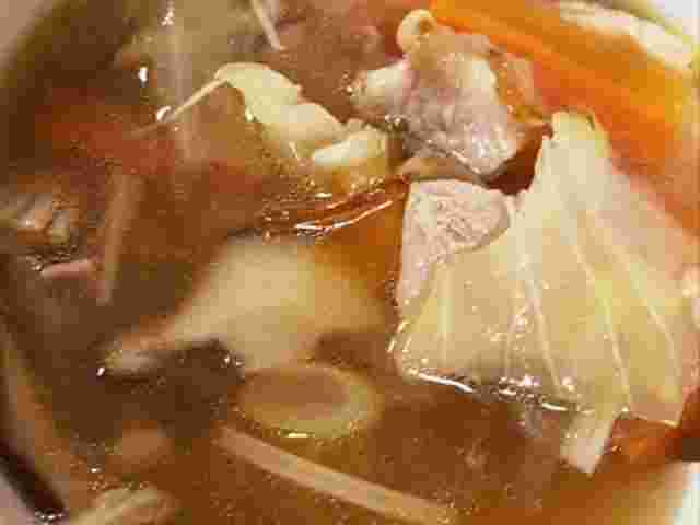 具だくさんで簡単な鶏がらスープ