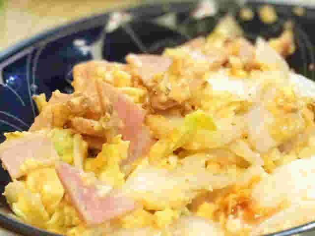 美味しそうな白菜とハムの炒め物レシピ