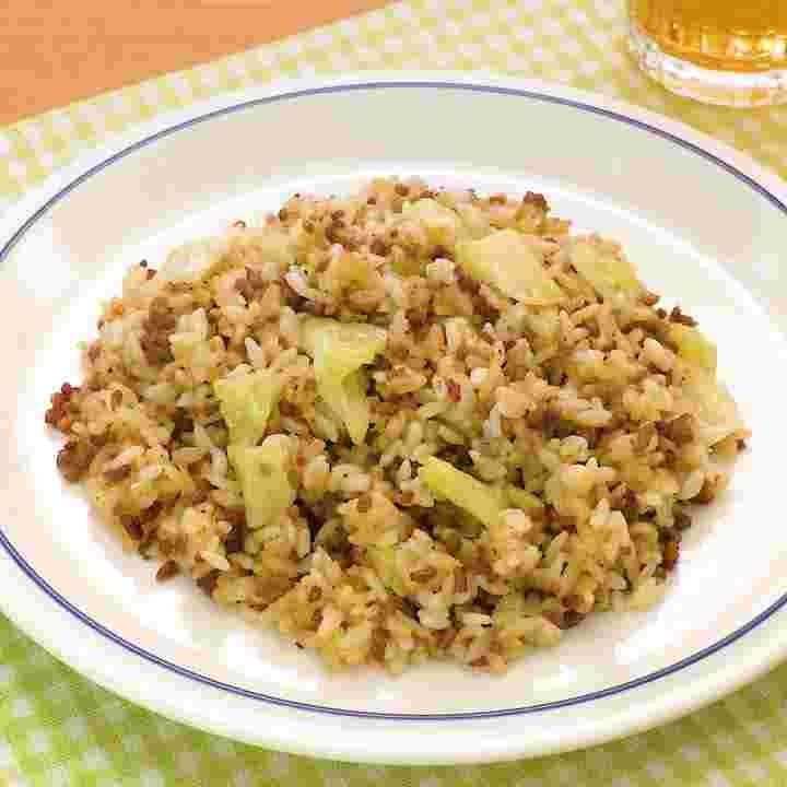 豚ひきとキャベツのにんにくチャーハン