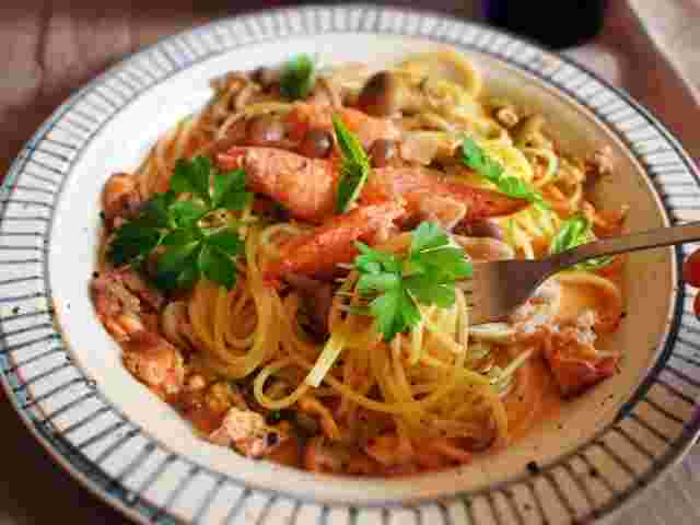 人気の鮭パスタ「鮭とキノコのスパゲッティ」
