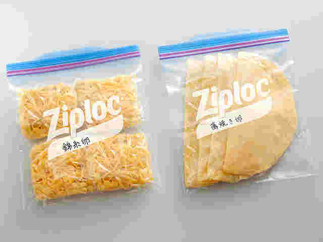 ラップで包みフリーザーバッグに入れた薄焼き卵