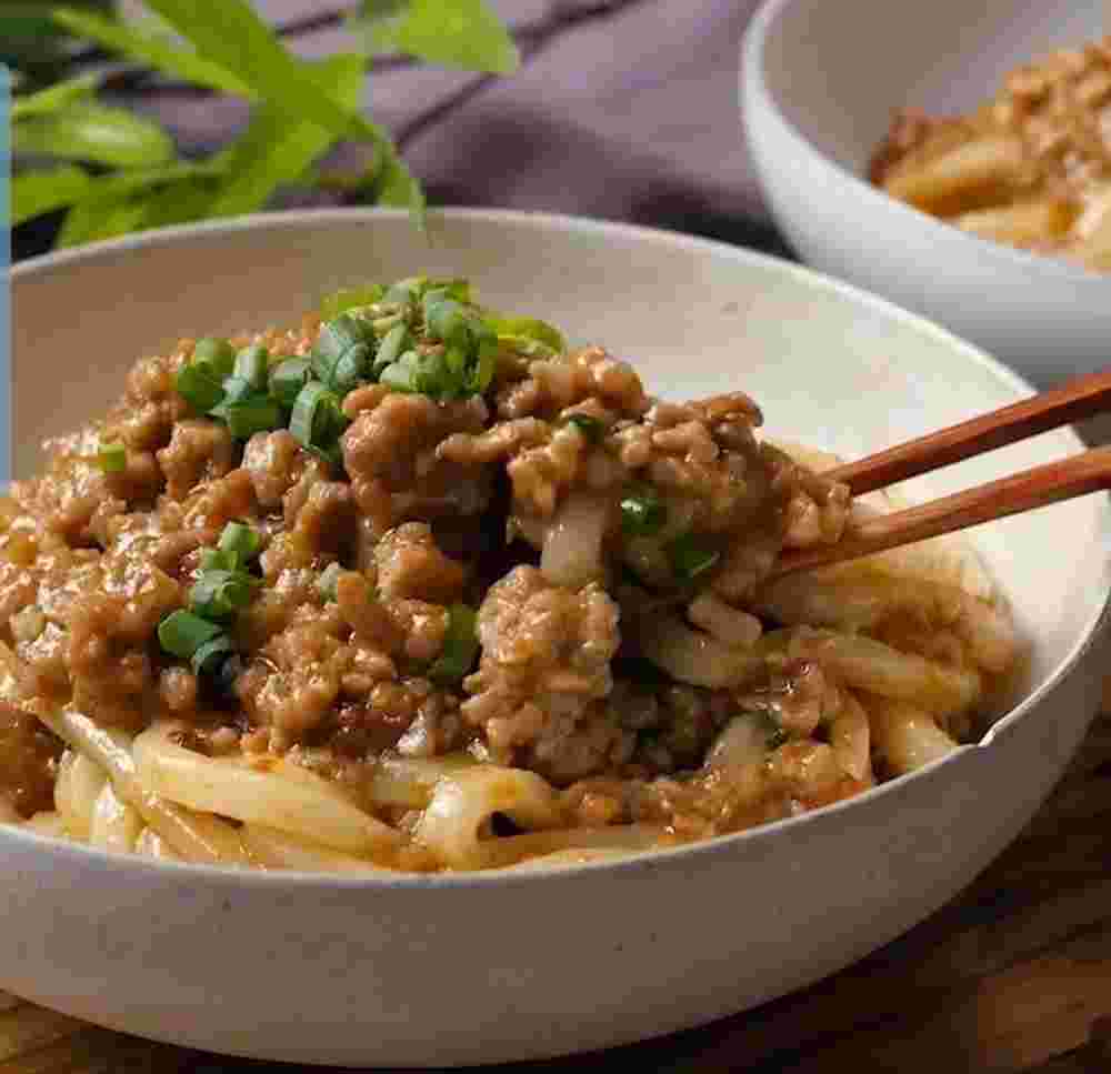 白い器に入った火を使わない料理である麻婆うどん