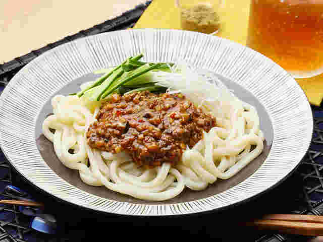 ひき肉を使ったジャージャーうどん